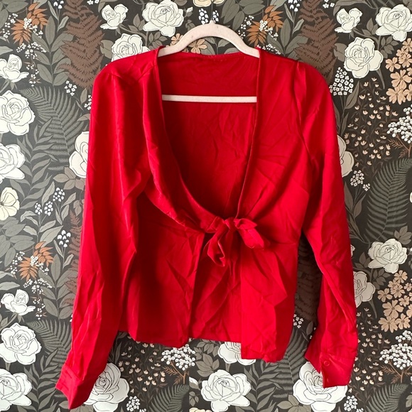 NWOT superdown Rita Tie Front Top in red size small - Picture 4 of 5